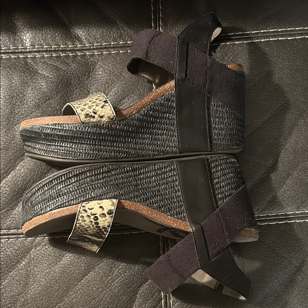 OTBT Bushnell Black and Snake Print Wedges 10M - Picture 4 of 6